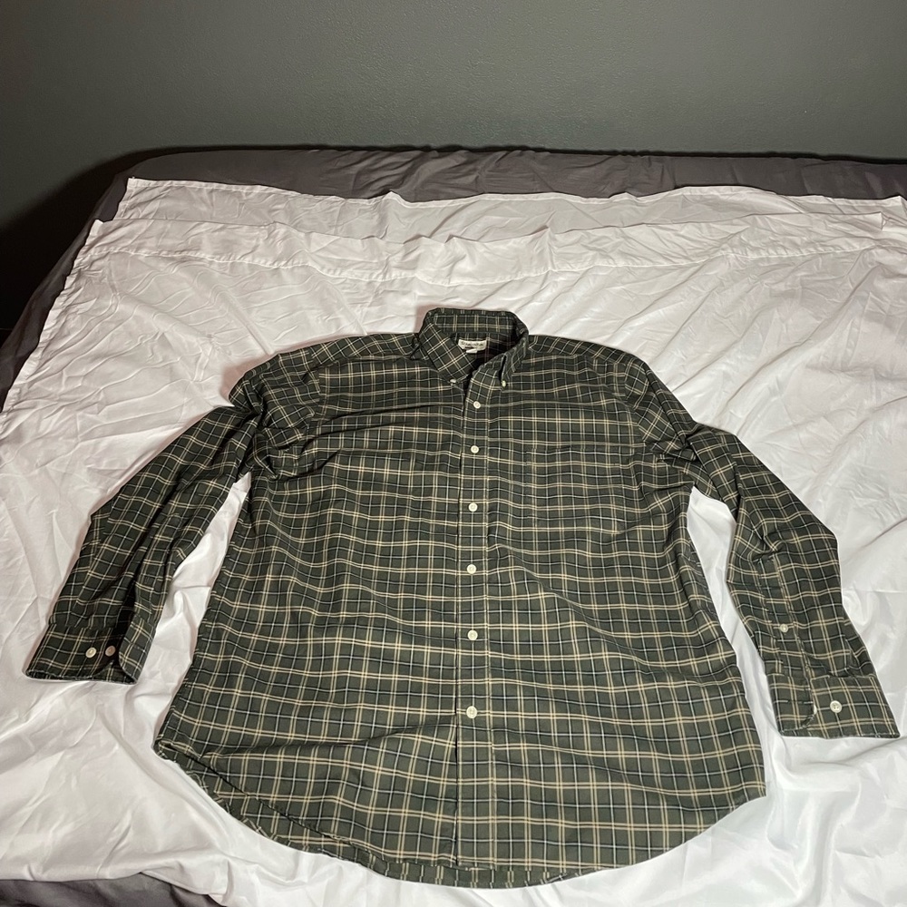 Men’s XL plaid iron free dress shirt